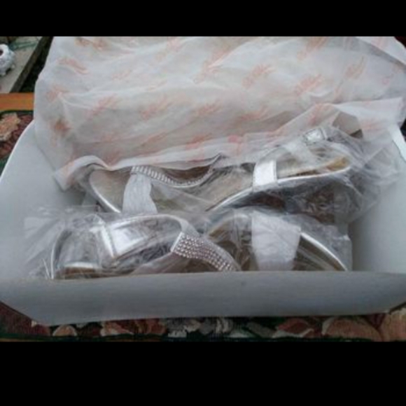 Beautiful Blingy Wedding, Night on the Town/Party CRYSTAL T-STRAP SILVER SIZE 10 - Picture 4 of 6